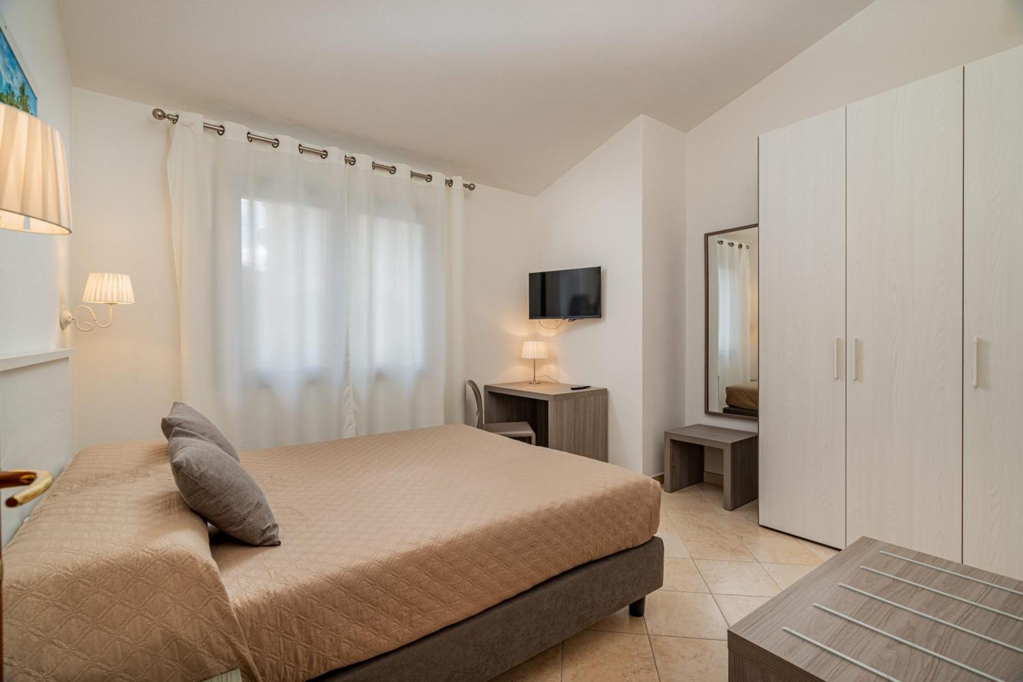 Residenza L'Alzoni Hotel ซาน เตโอโดโร ภายนอก รูปภาพ
