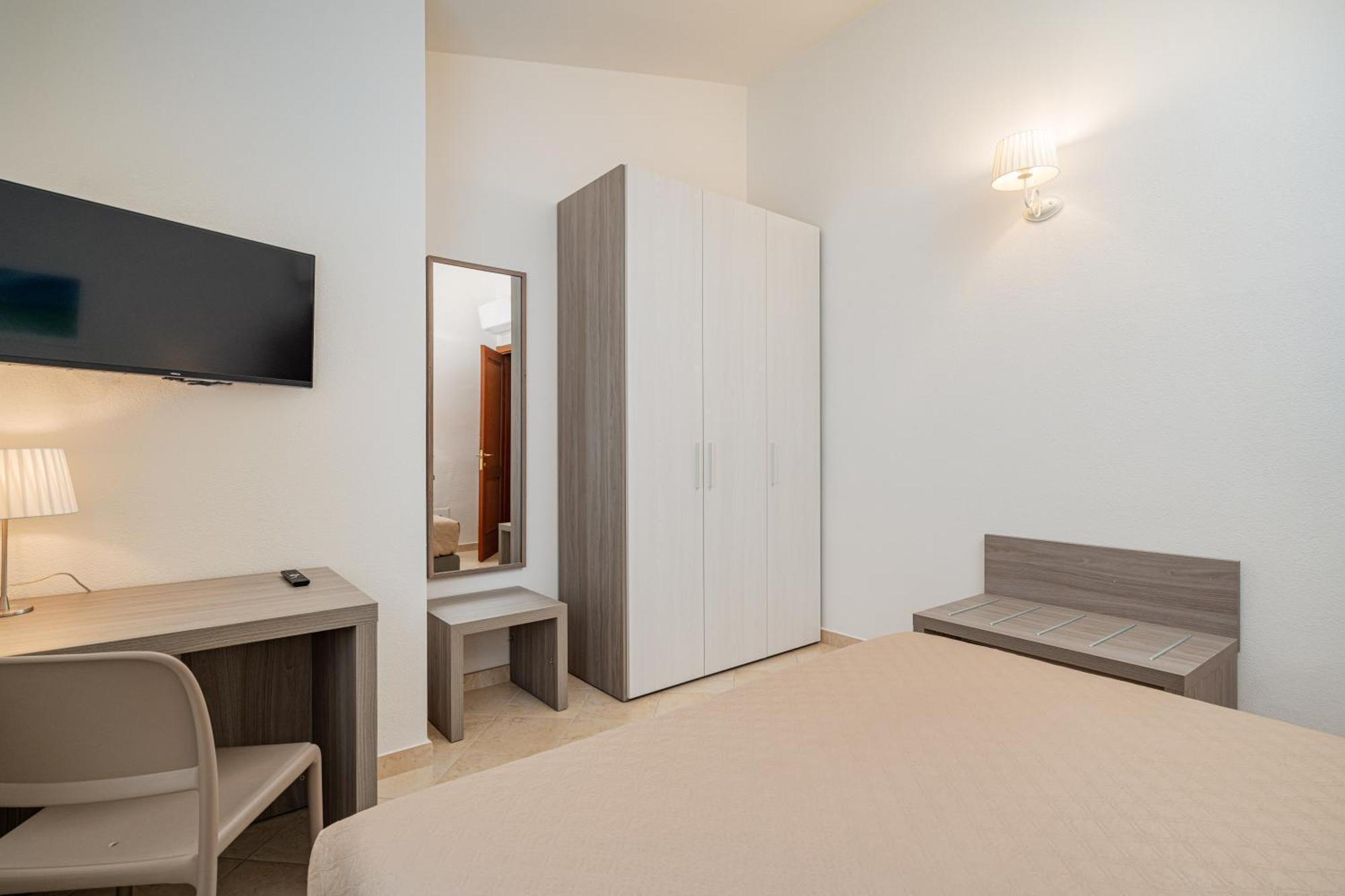Residenza L'Alzoni Hotel ซาน เตโอโดโร ภายนอก รูปภาพ